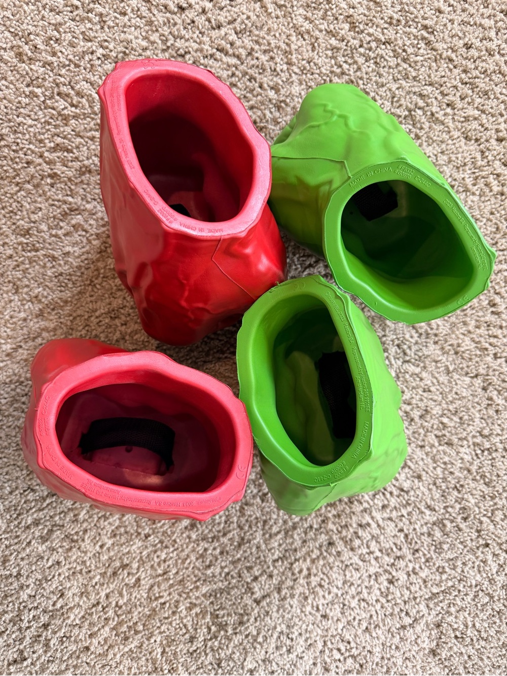 Avengers Hulk Foam Fists - 2 pairs: Green & Red - Picture 5 of 5